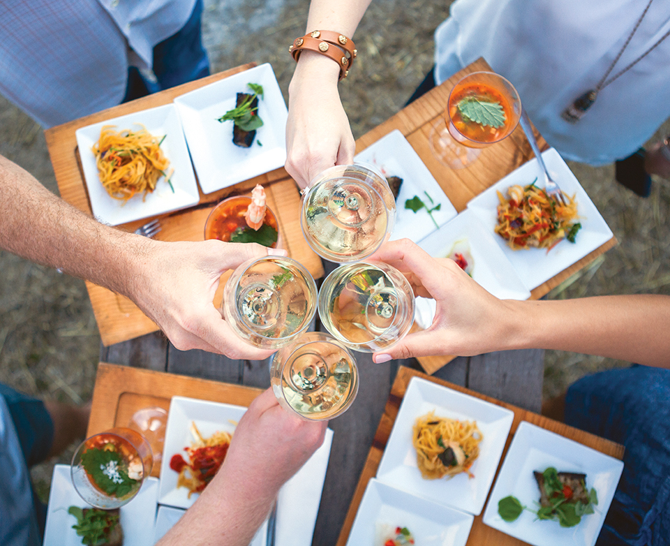 A toast at Diner en Blanc in Loxahatchee: Photography by Gyorgy Papp